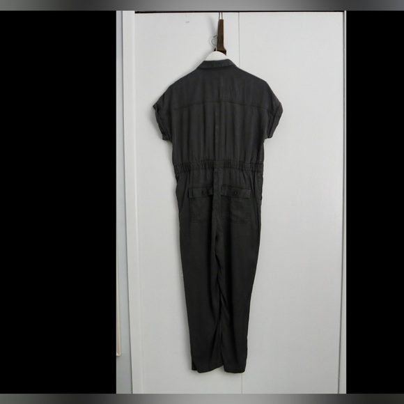Gap gray short sleeve collared jumpsuit - Picture 2 of 7